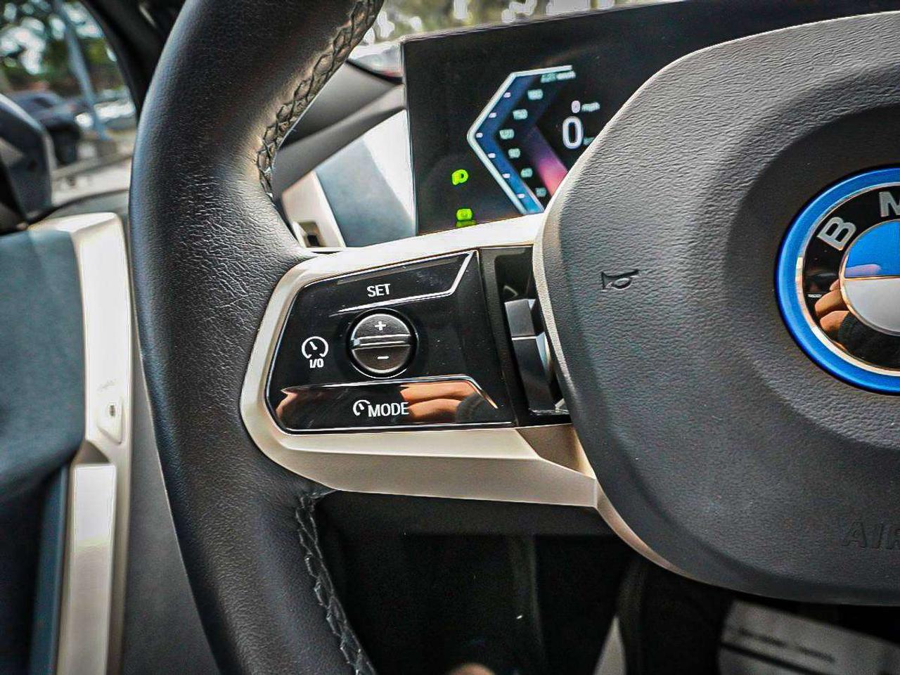 2023 BMW iX  Photo