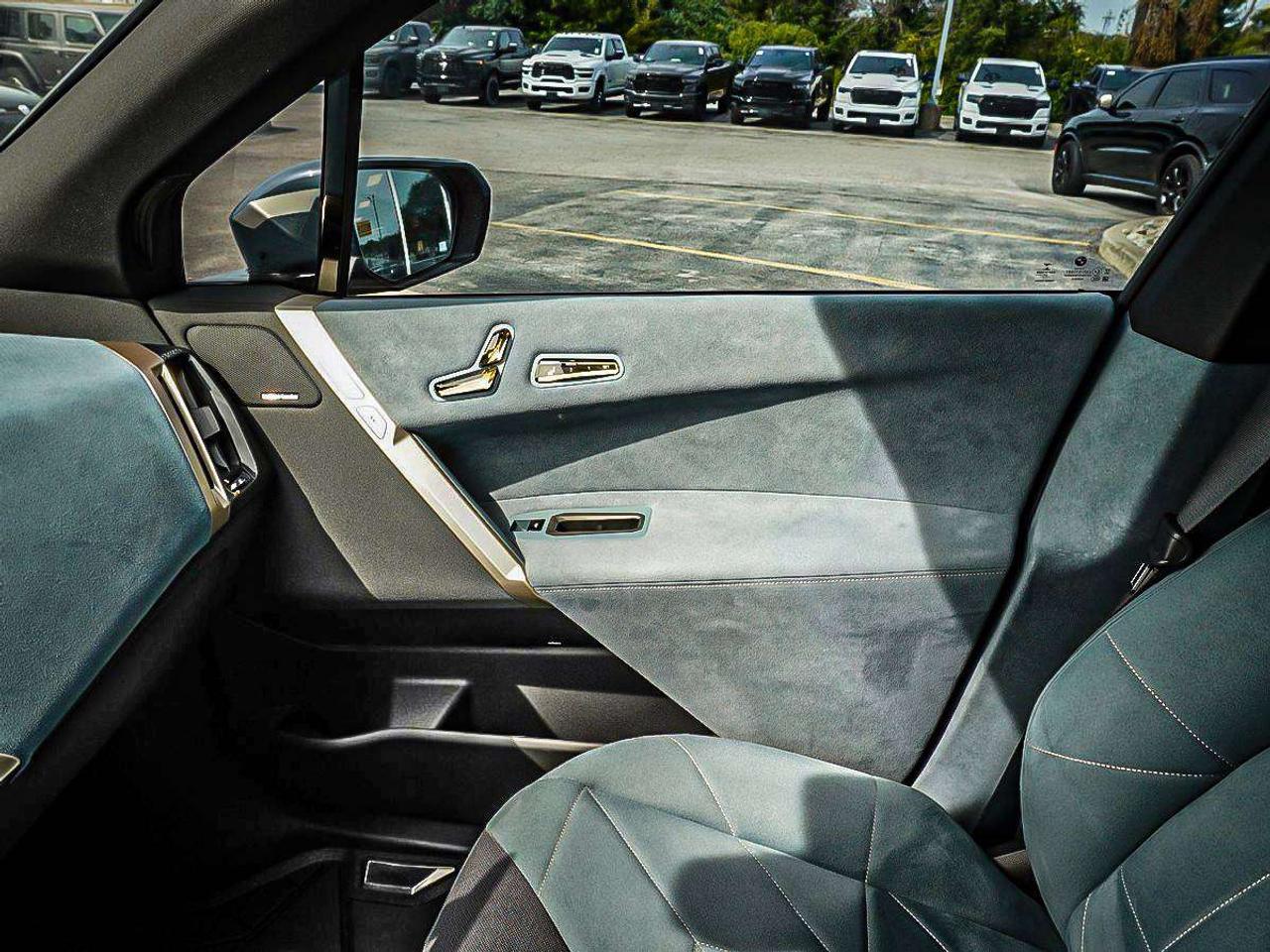 2023 BMW iX  Photo
