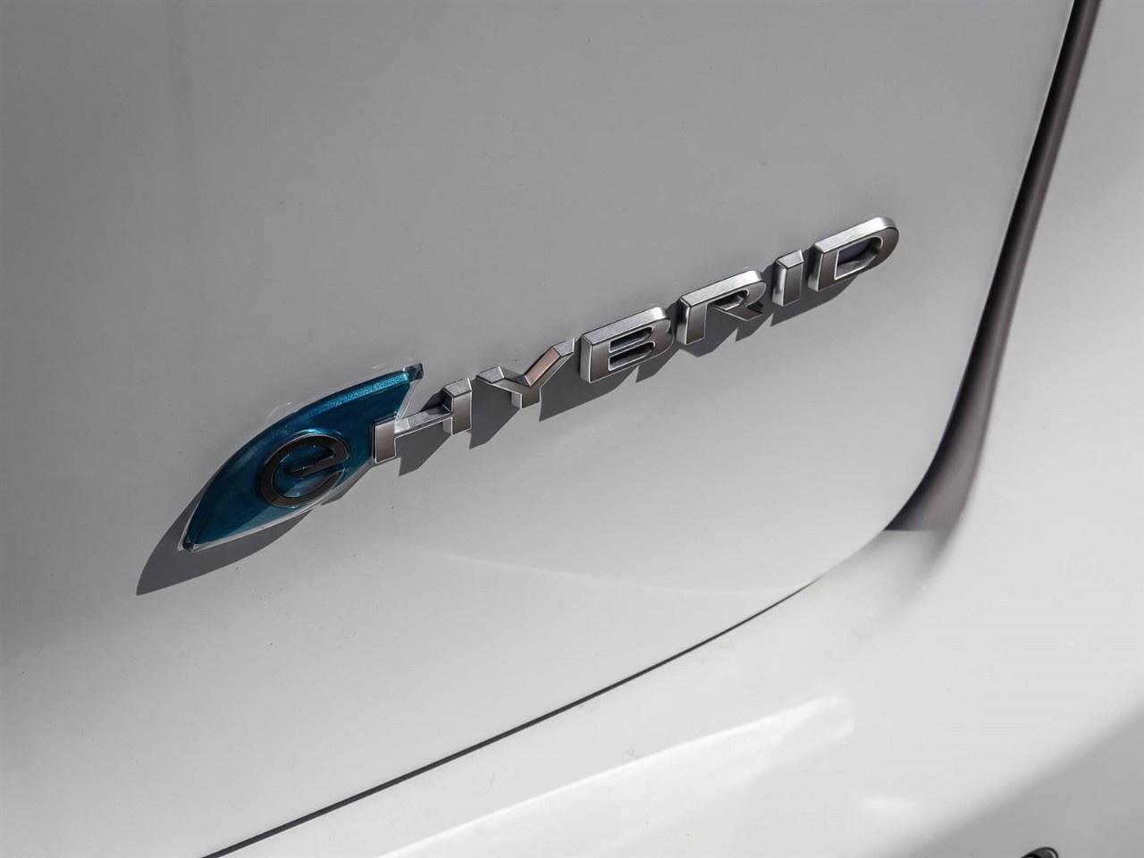 2024 Chrysler Pacifica Hybrid Pinnacle 2WD Photo