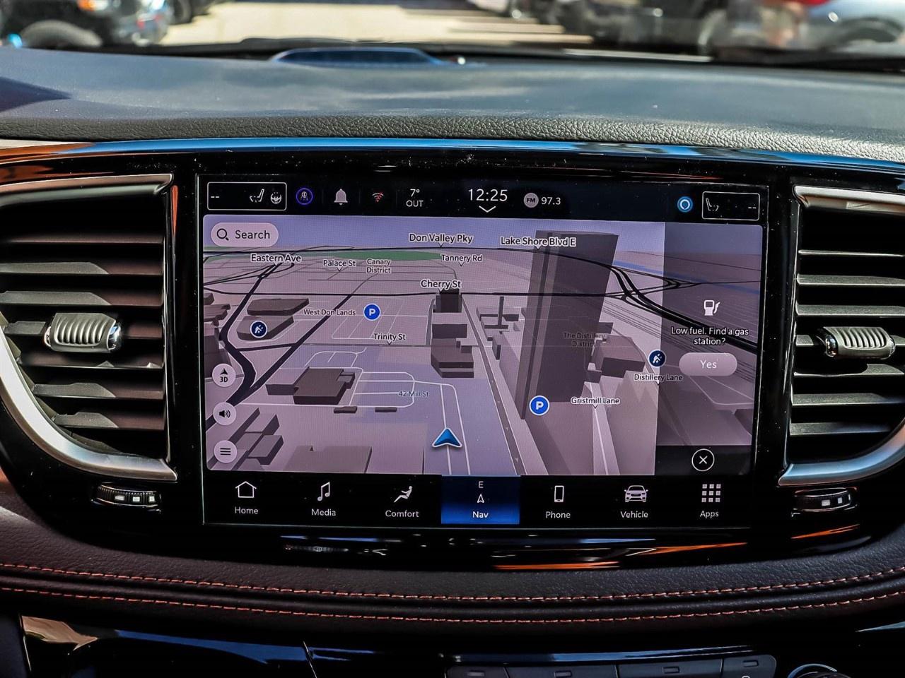 2024 Chrysler Pacifica Hybrid Pinnacle 2WD Photo