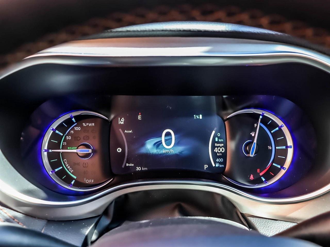 2024 Chrysler Pacifica Hybrid Pinnacle 2WD Photo