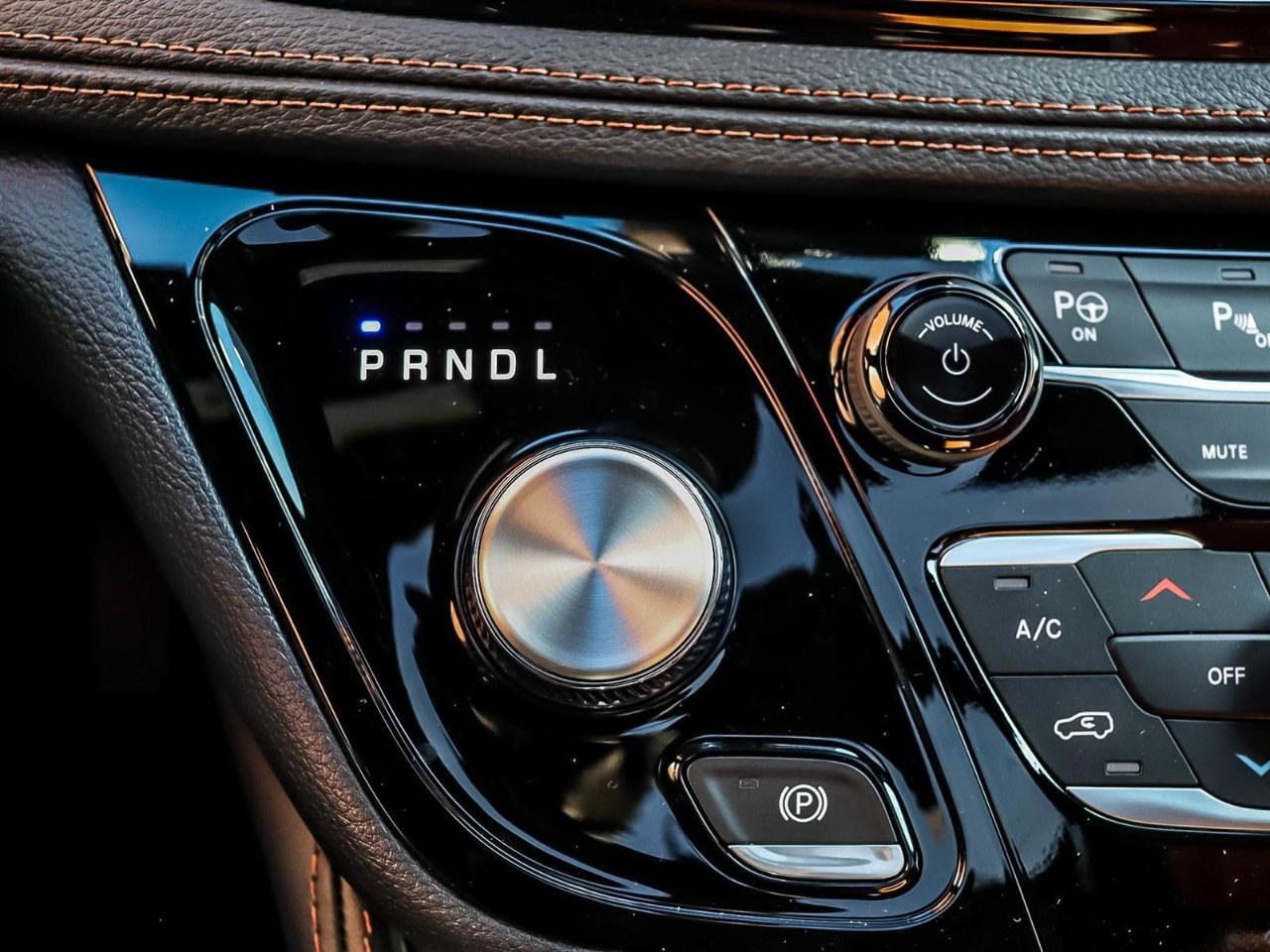 2024 Chrysler Pacifica Hybrid Pinnacle 2WD Photo