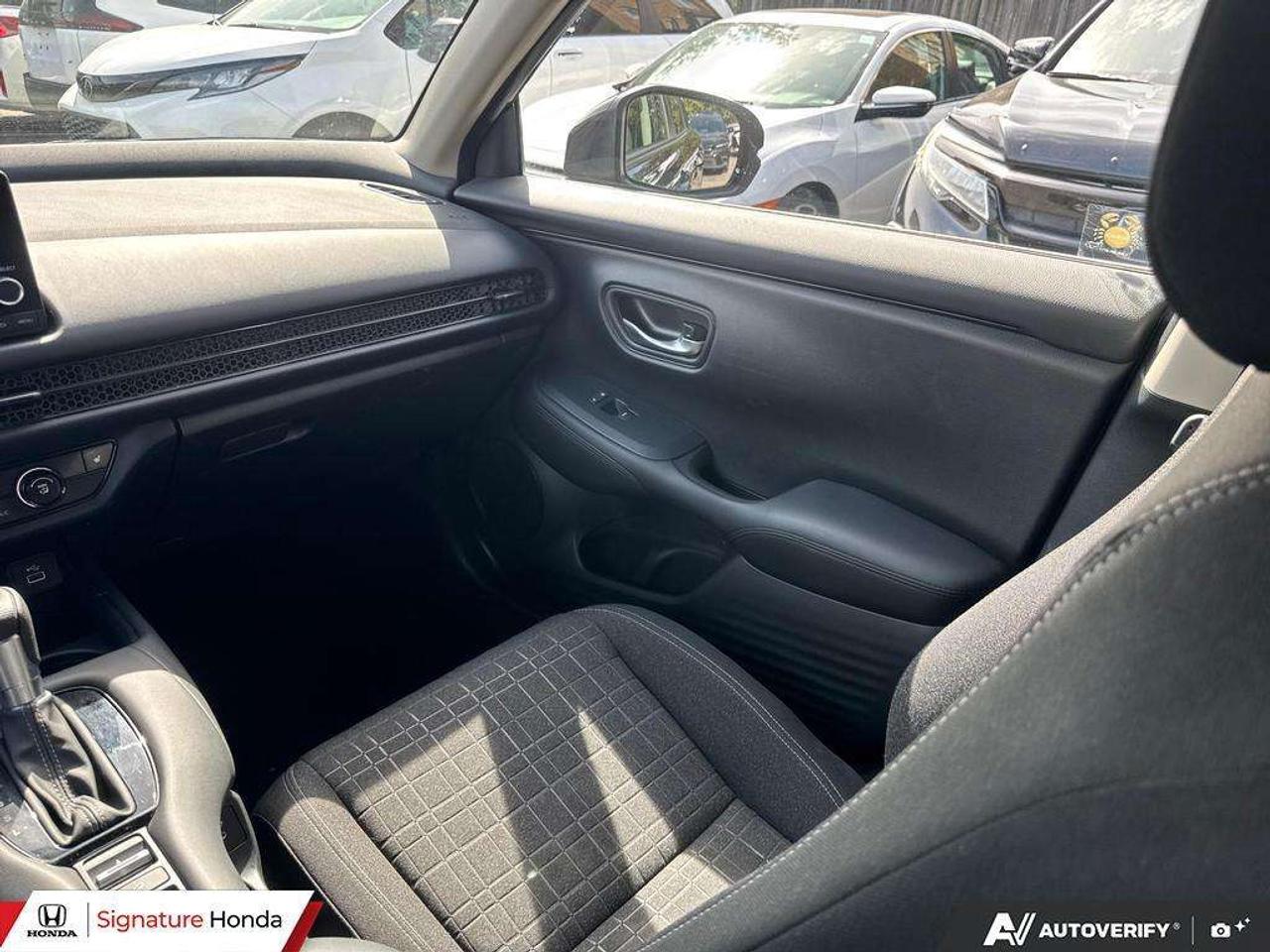2024 Honda HR-V LX-B Photo