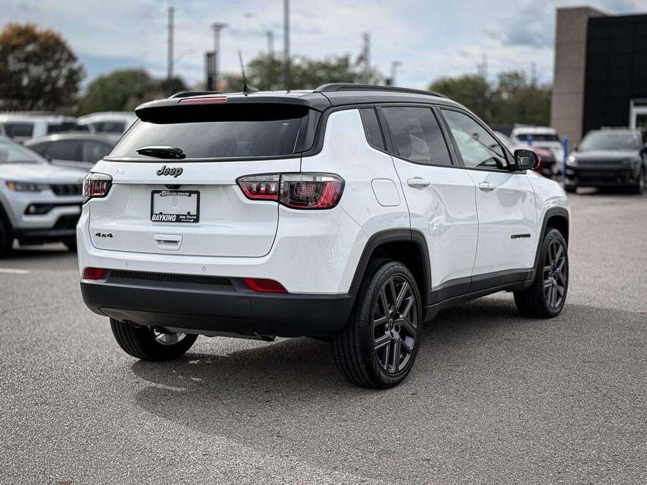 2026 Jeep Compass Limited   SUNROOF   HEATED SEATING & STEERING WHEEL   NAVIGATION   ALPINE AUDIO   ADAPTIVE CRUISE Photo4
