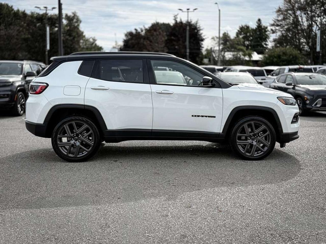 2026 Jeep Compass Limited   SUNROOF   HEATED SEATING & STEERING WHEEL   NAVIGATION   ALPINE AUDIO   ADAPTIVE CRUISE Photo