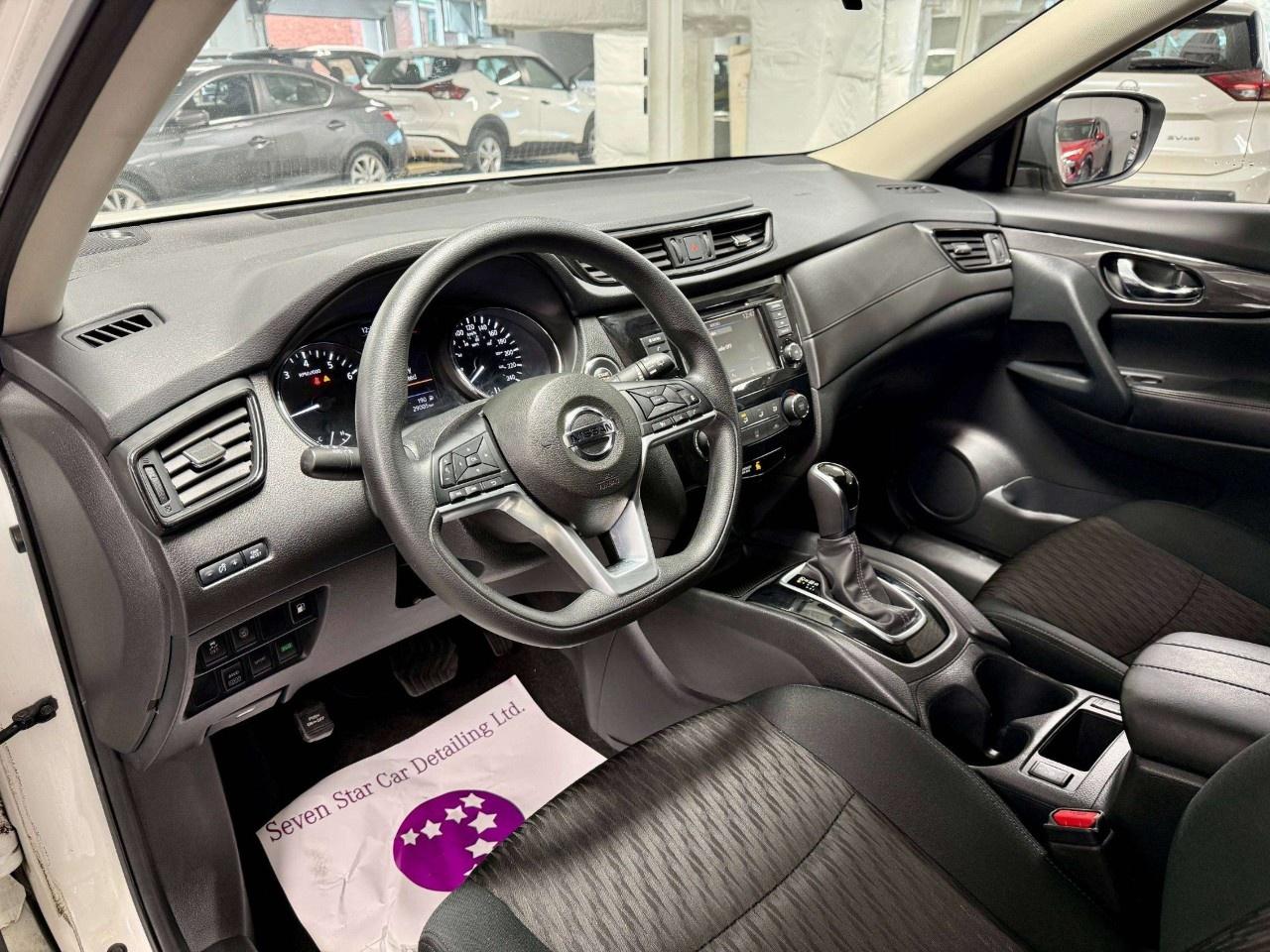 2020 Nissan Rogue AWD SV Photo