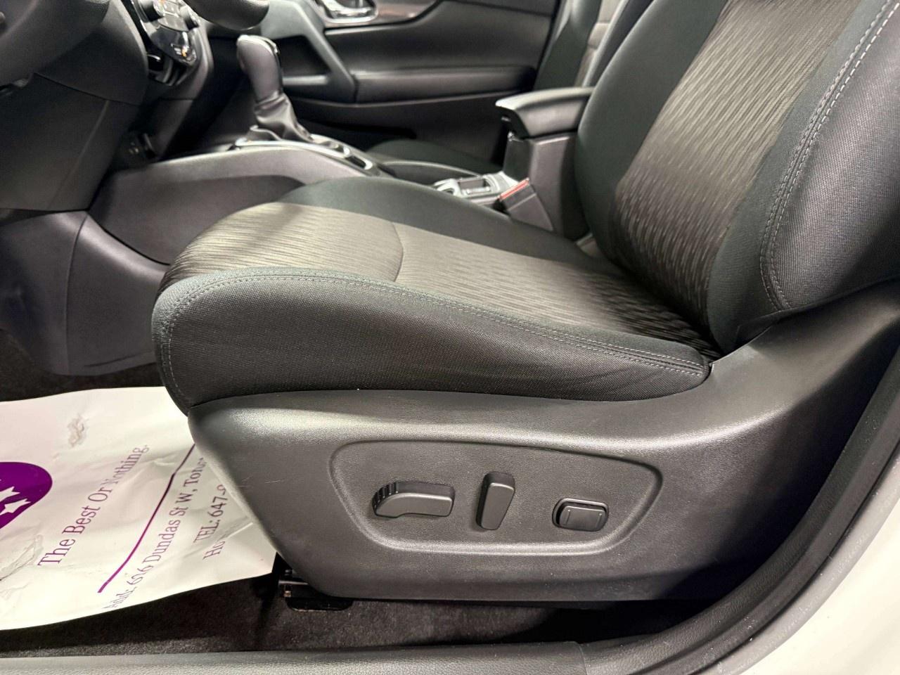 2020 Nissan Rogue AWD SV Photo