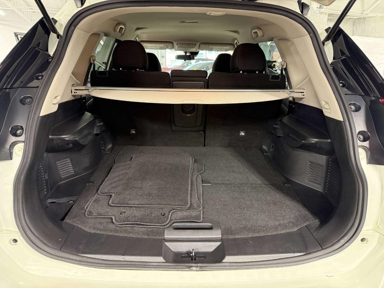 2020 Nissan Rogue AWD SV Photo