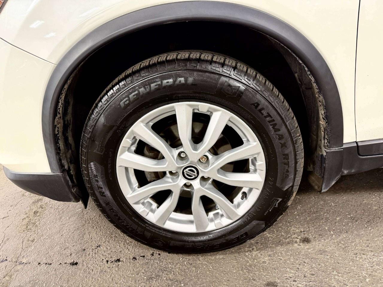 2020 Nissan Rogue AWD SV Photo