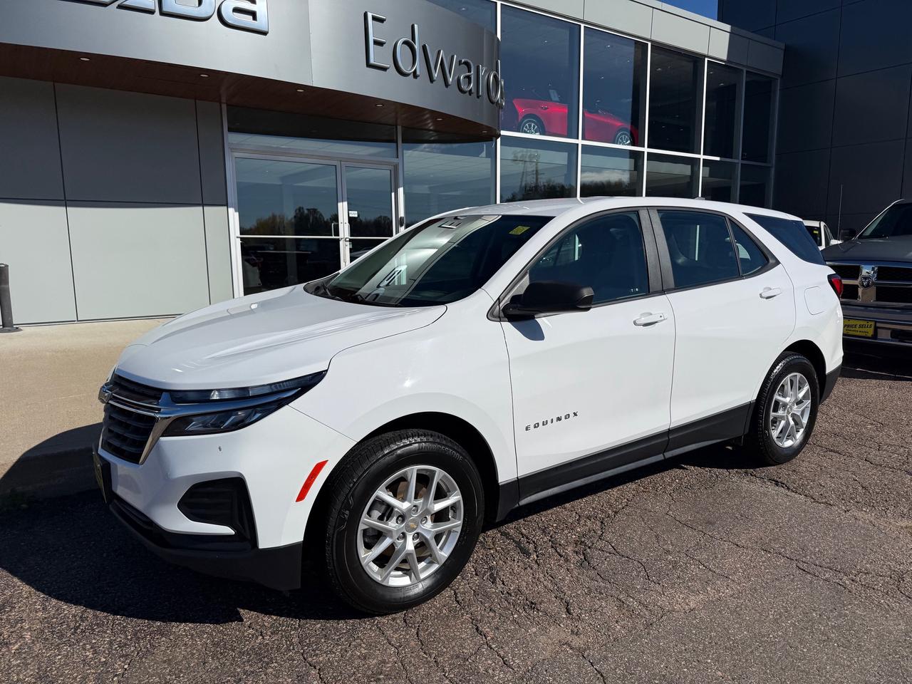 2023 Chevrolet Equinox LS w/1LS All-Wheel Drive Photo2