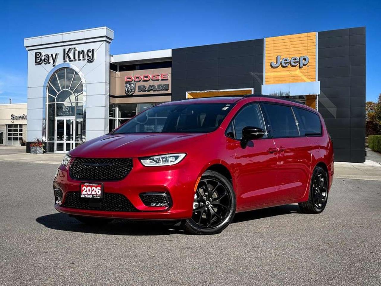 2026 Chrysler Pacifica Limited   S APPEARANCE   SUNROOF   TRAILER TOW PACKAGE   VENTILATED LEATHER   STOW ’N GO Photo
