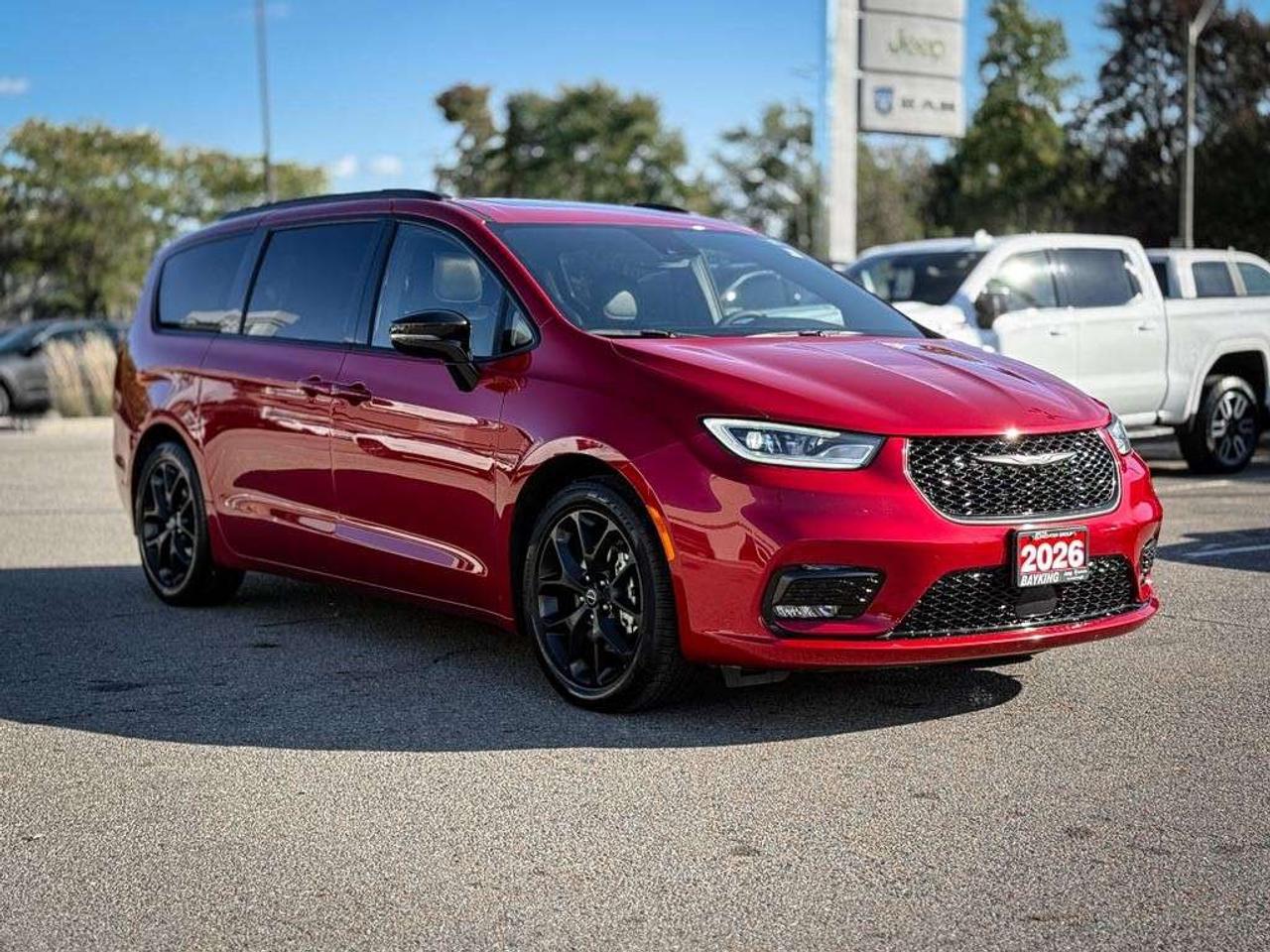 2026 Chrysler Pacifica Limited   S APPEARANCE   SUNROOF   TRAILER TOW PACKAGE   VENTILATED LEATHER   STOW ’N GO Photo