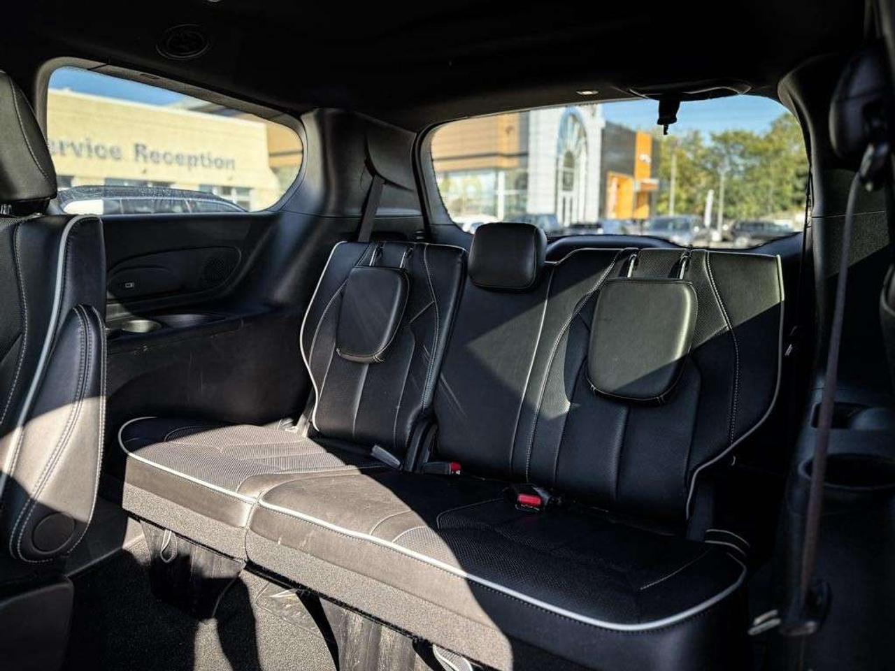 2026 Chrysler Pacifica Limited   S APPEARANCE   SUNROOF   TRAILER TOW PACKAGE   VENTILATED LEATHER   STOW ’N GO Photo