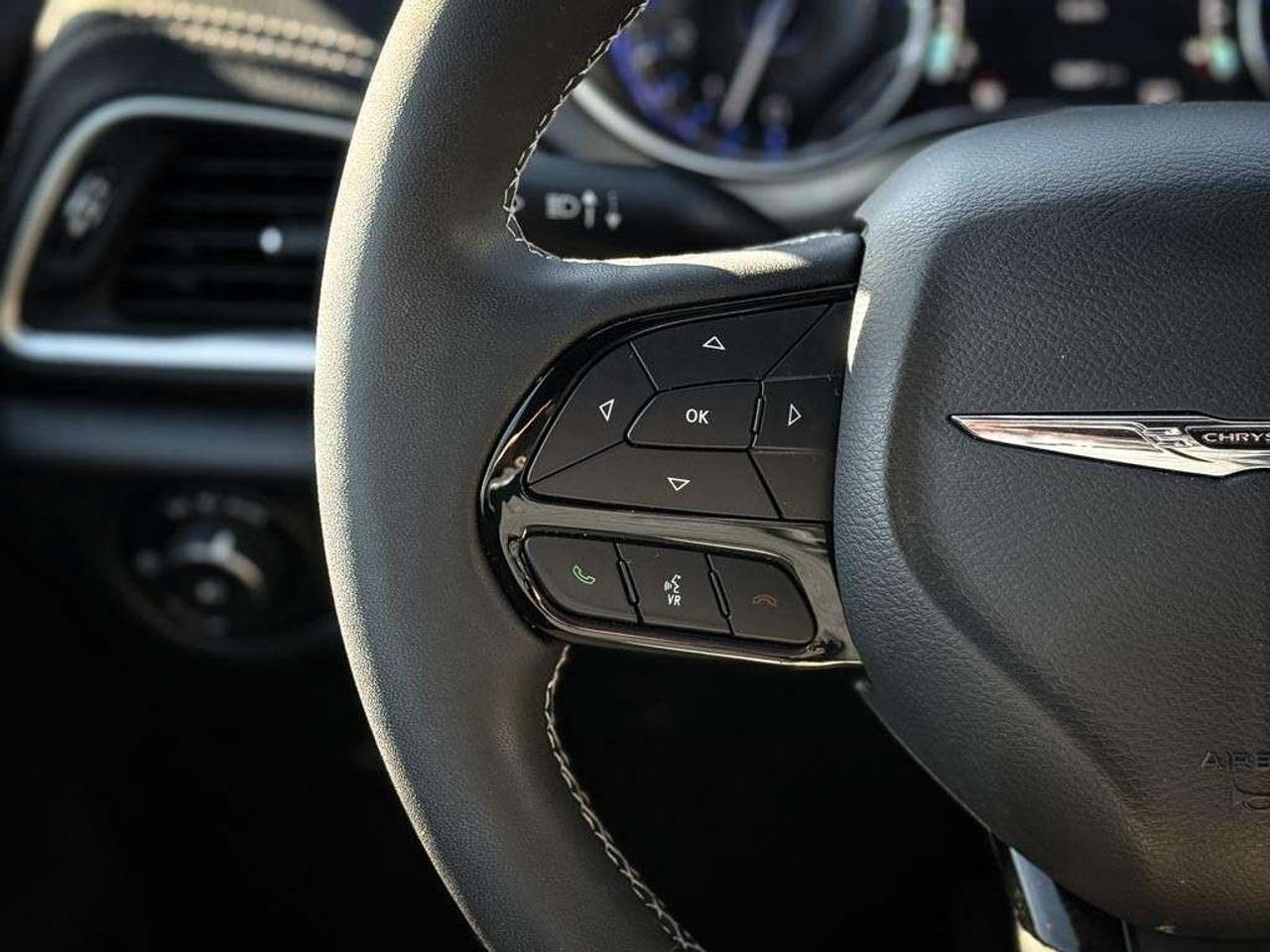 2026 Chrysler Pacifica Limited   S APPEARANCE   SUNROOF   TRAILER TOW PACKAGE   VENTILATED LEATHER   STOW ’N GO Photo