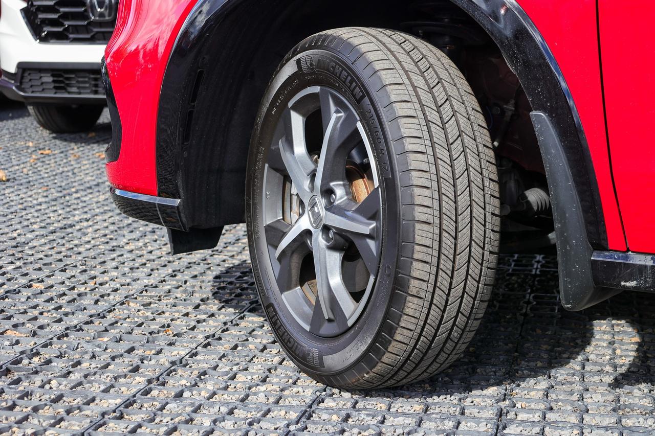 2025 Honda HR-V EX-L Navi 4dr All-Wheel Drive Photo