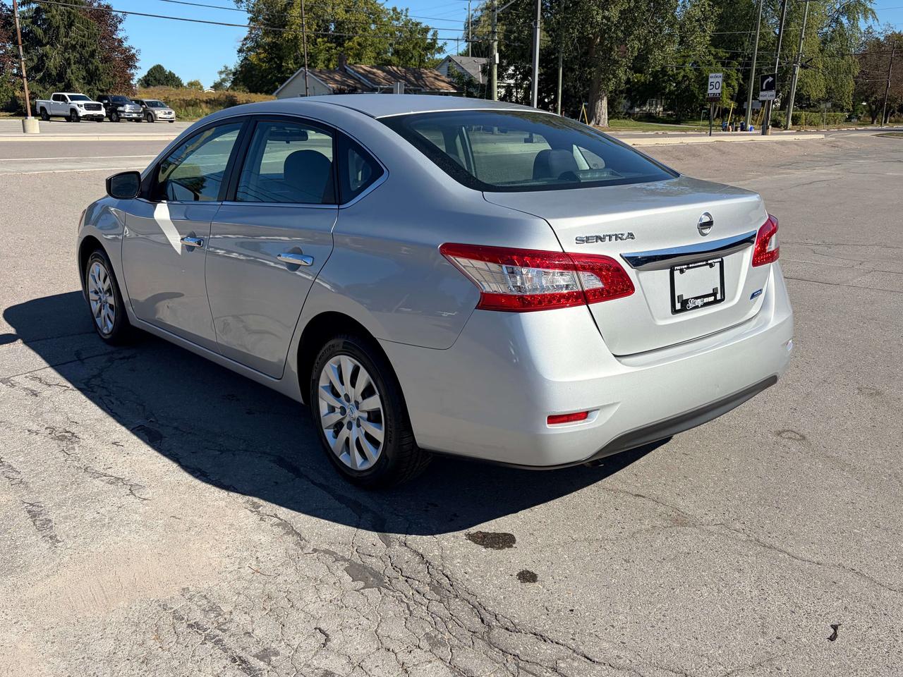 2015 Nissan Sentra S/HEATED SEATS/CALL PICTON @ 613-476-2188 Photo2