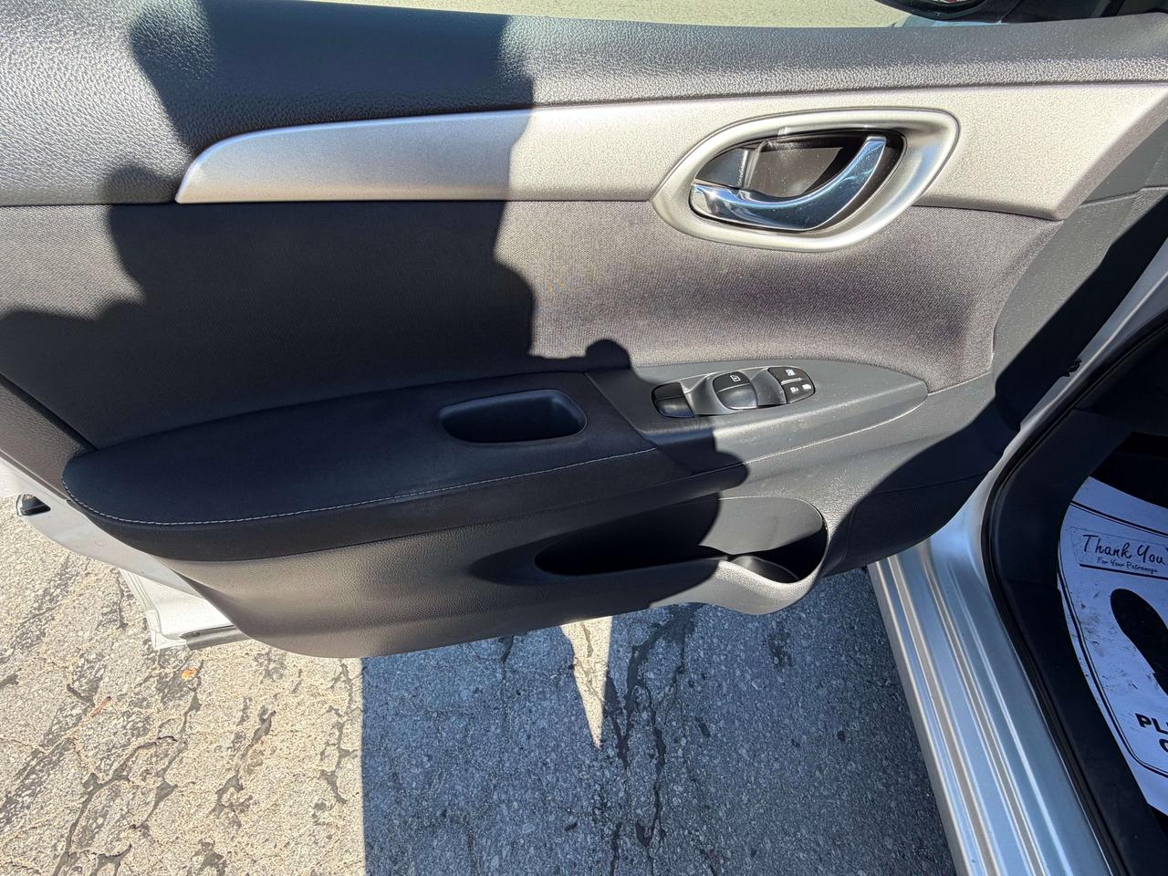 2015 Nissan Sentra S/HEATED SEATS/CALL PICTON @ 613-476-2188 Photo