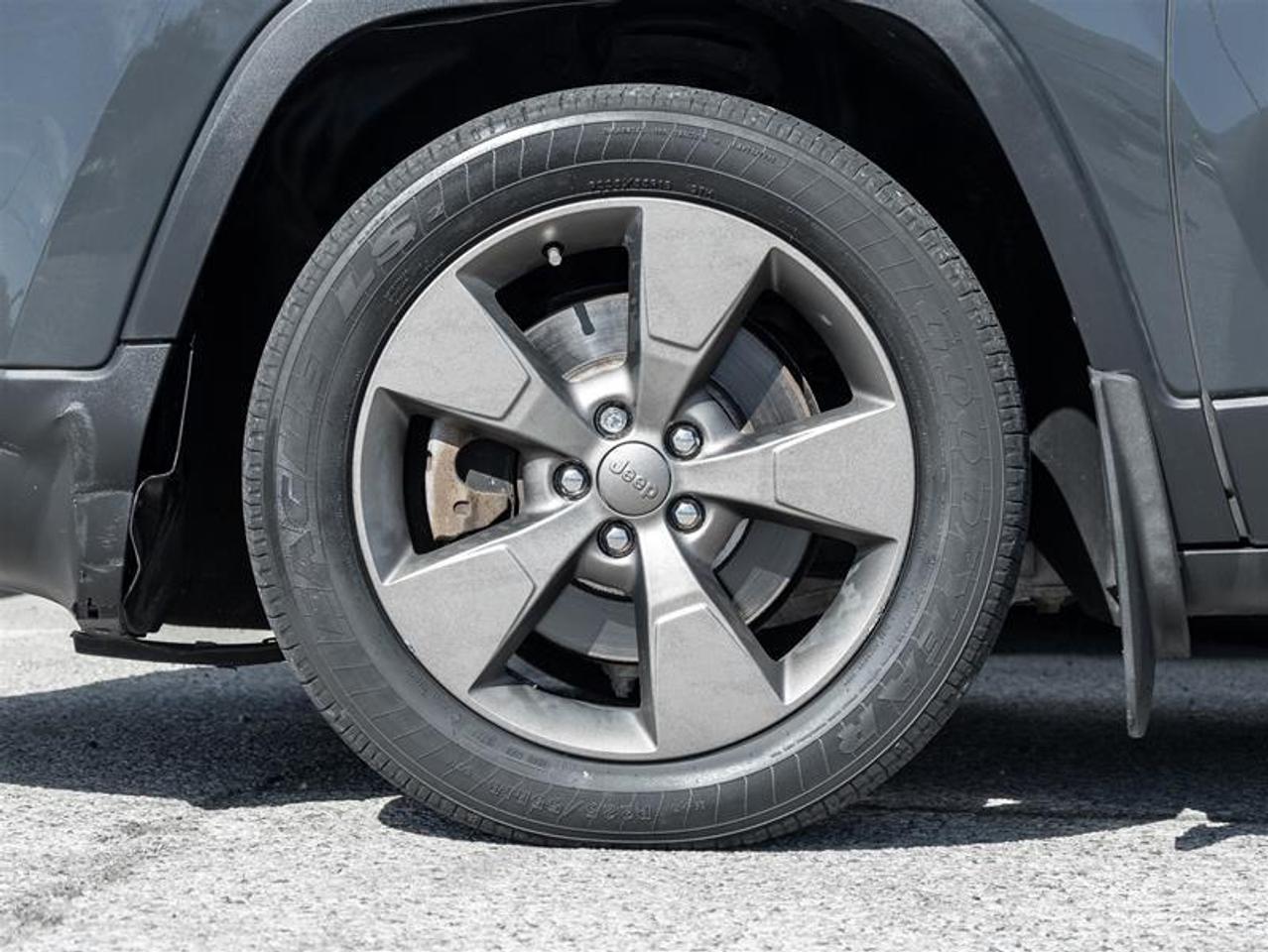 2017 Jeep Cherokee North 4dr Front-wheel Drive Photo