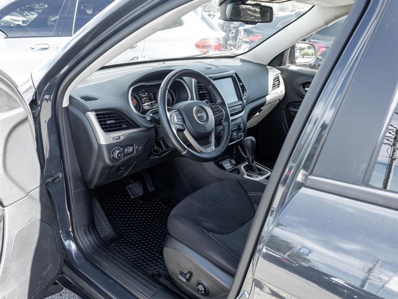2017 Jeep Cherokee North 4dr Front-wheel Drive Photo