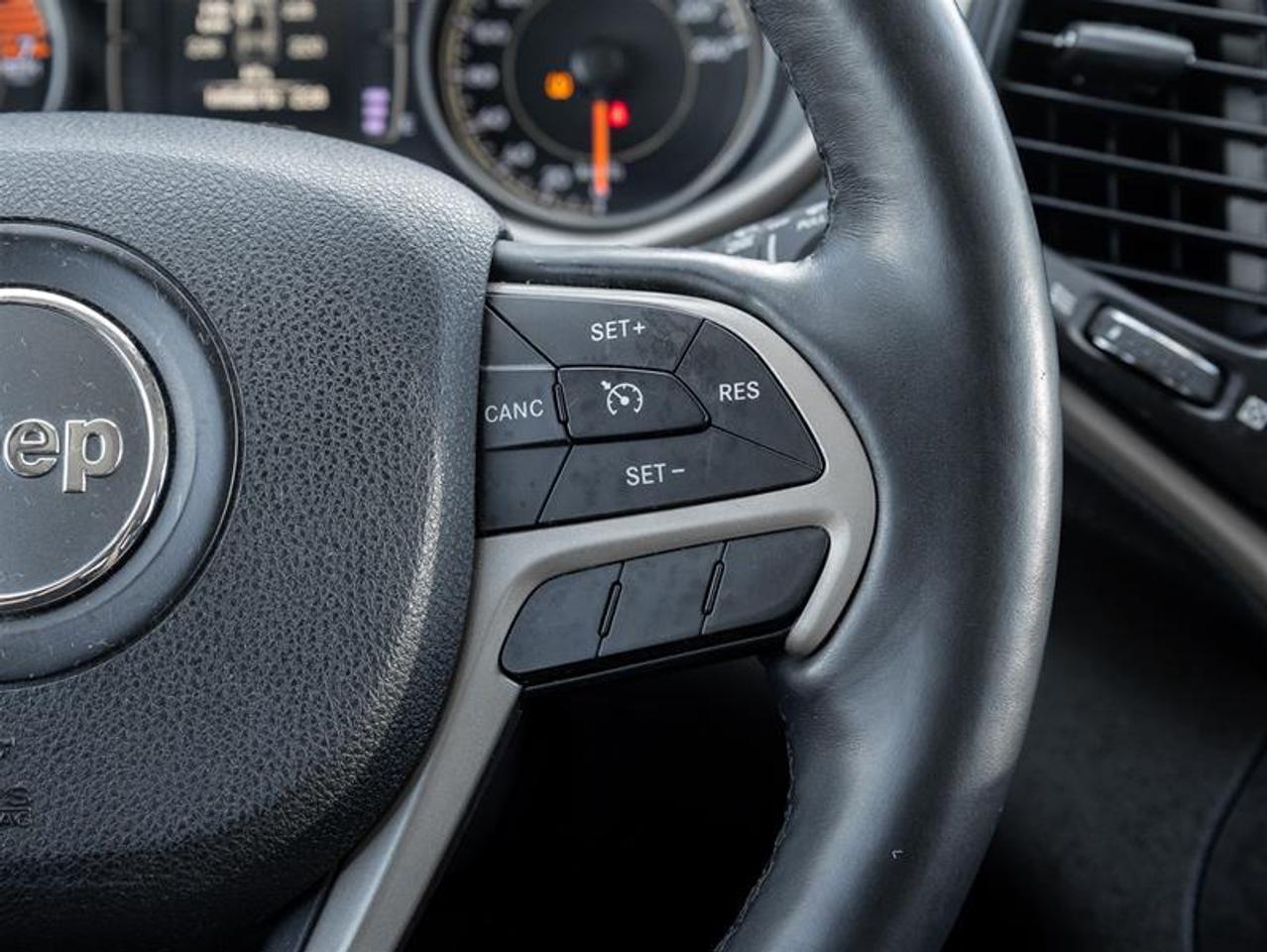 2017 Jeep Cherokee North 4dr Front-wheel Drive Photo