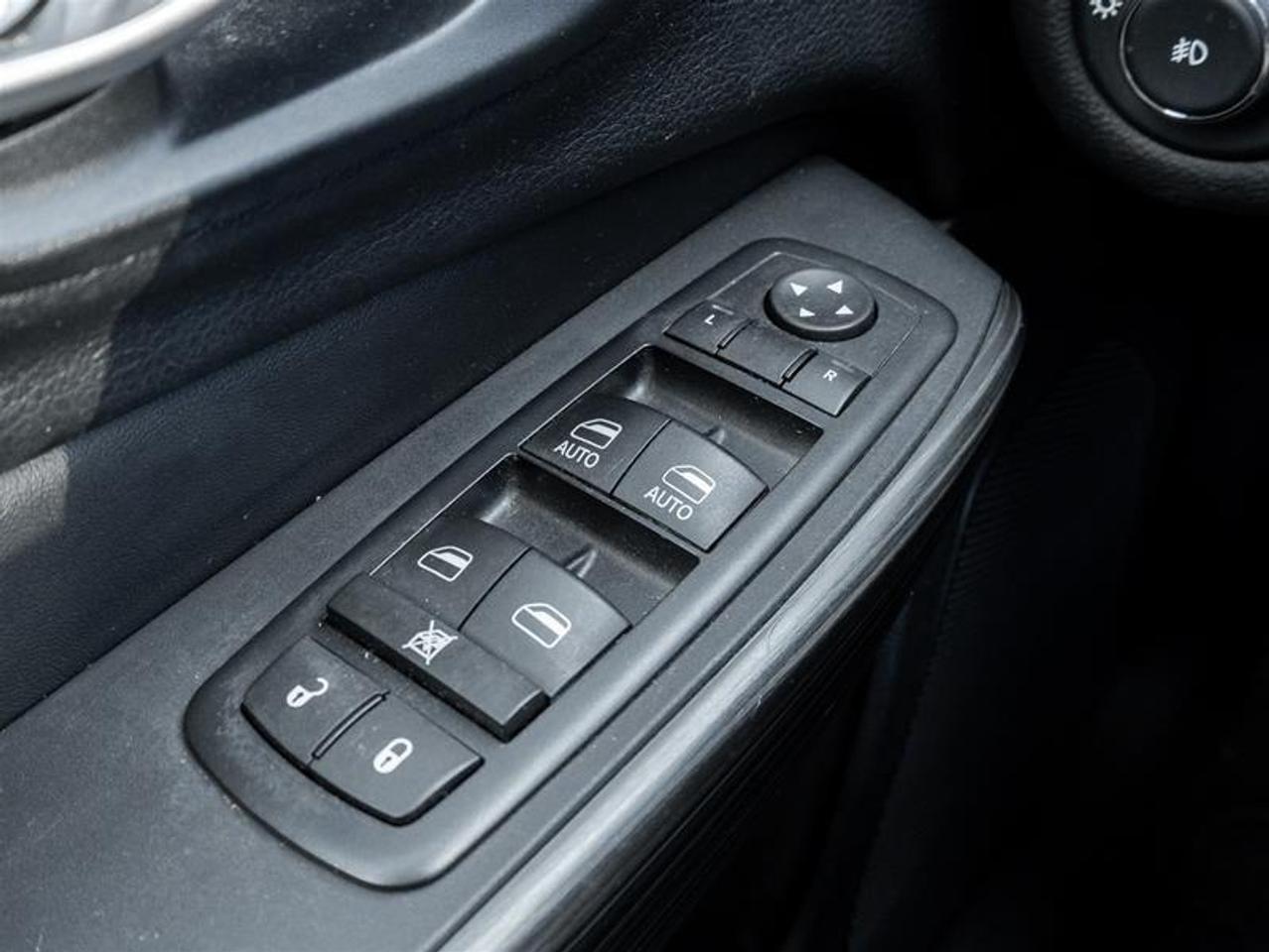 2017 Jeep Cherokee North 4dr Front-wheel Drive Photo