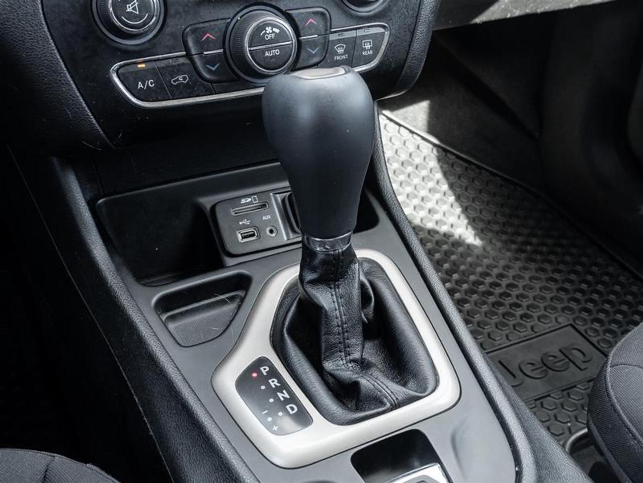 2017 Jeep Cherokee North 4dr Front-wheel Drive Photo
