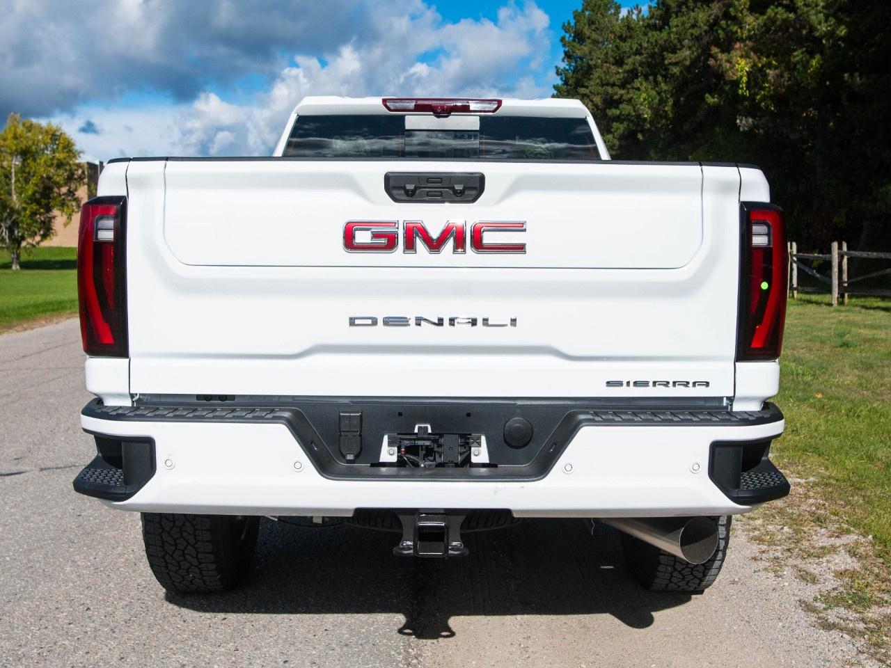 2026 GMC SIERRA 2500HD Crew Cab Standard Box 4-Wheel Drive Denali Photo