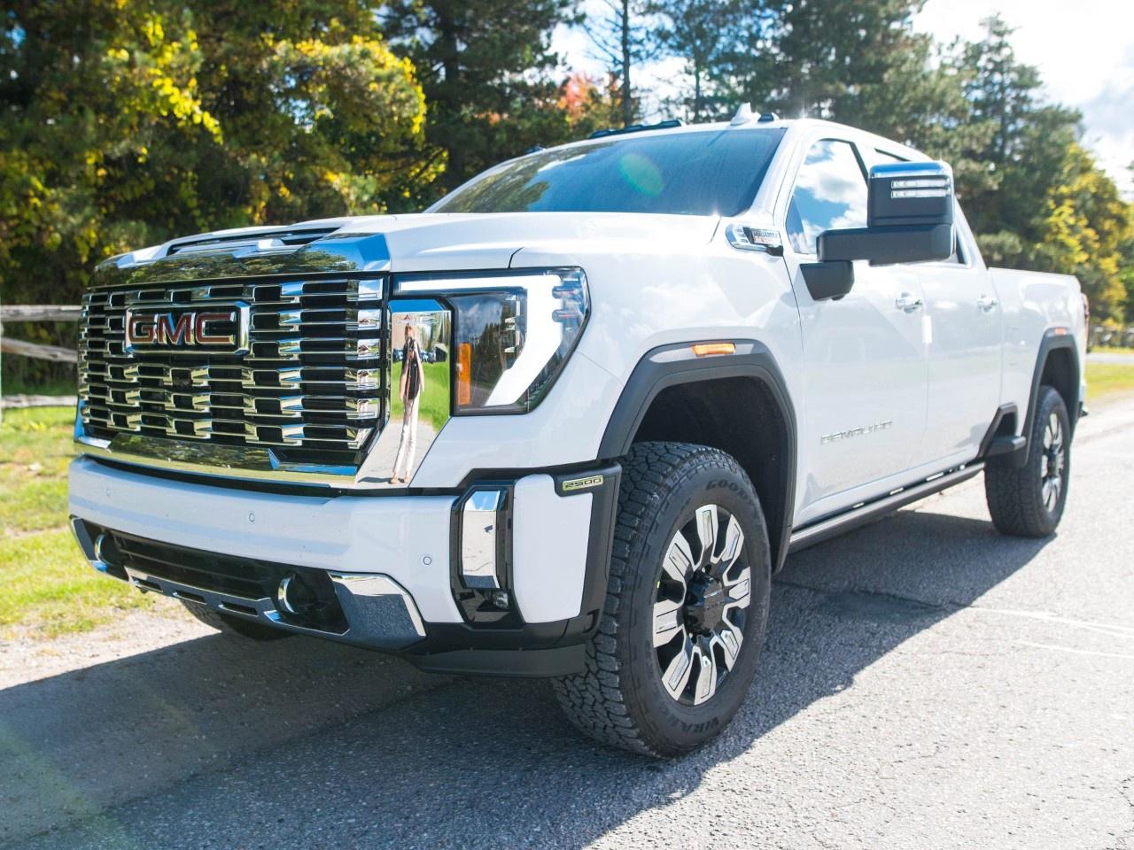 2026 GMC SIERRA 2500HD Crew Cab Standard Box 4-Wheel Drive Denali Photo