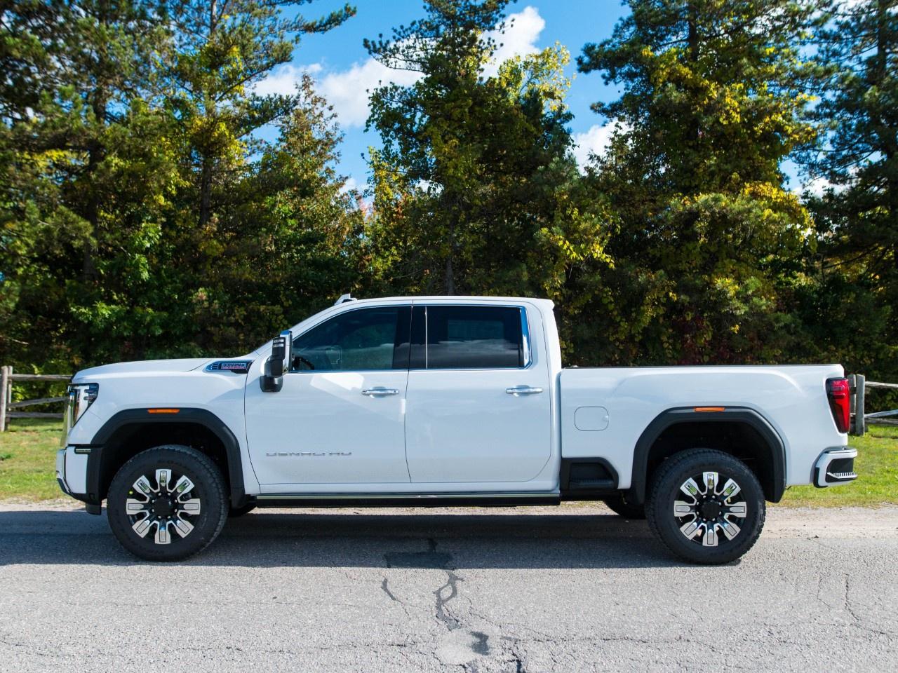 2026 GMC SIERRA 2500HD Crew Cab Standard Box 4-Wheel Drive Denali Photo