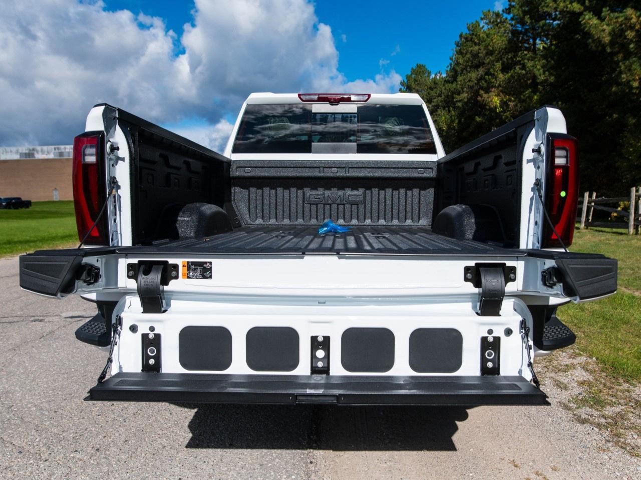2026 GMC SIERRA 2500HD Crew Cab Standard Box 4-Wheel Drive Denali Photo