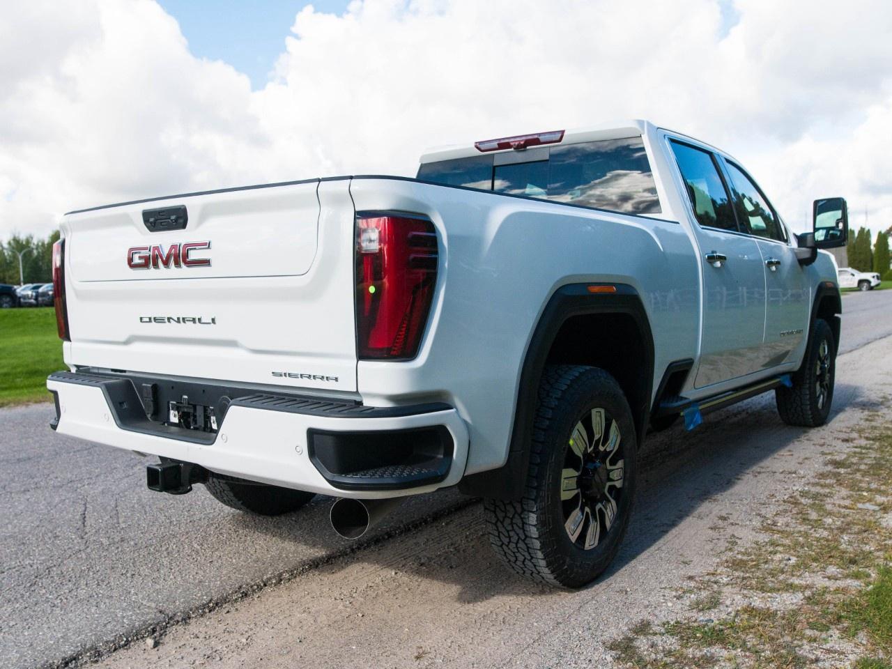 2026 GMC SIERRA 2500HD Crew Cab Standard Box 4-Wheel Drive Denali Photo