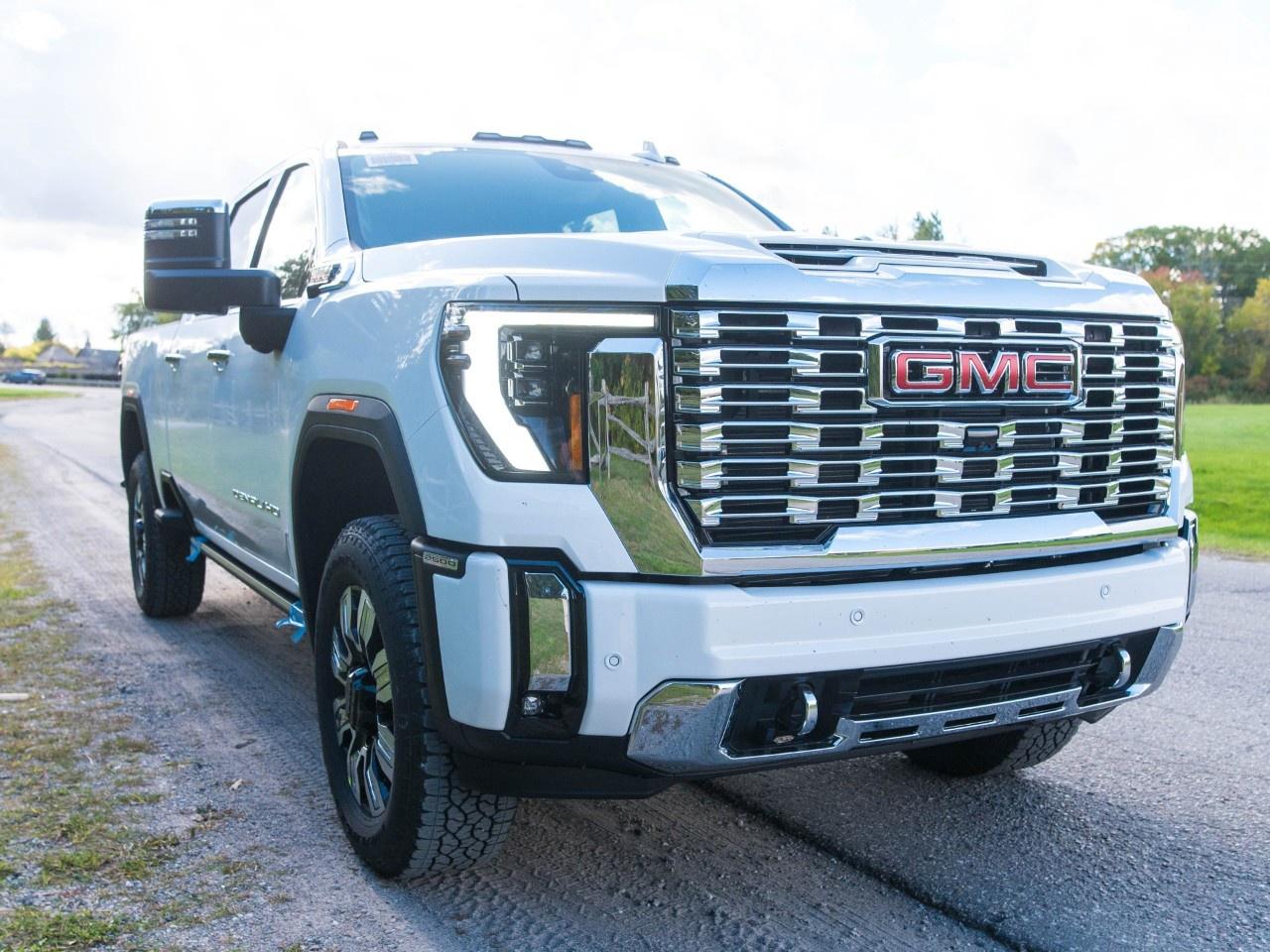 2026 GMC SIERRA 2500HD Crew Cab Standard Box 4-Wheel Drive Denali Photo