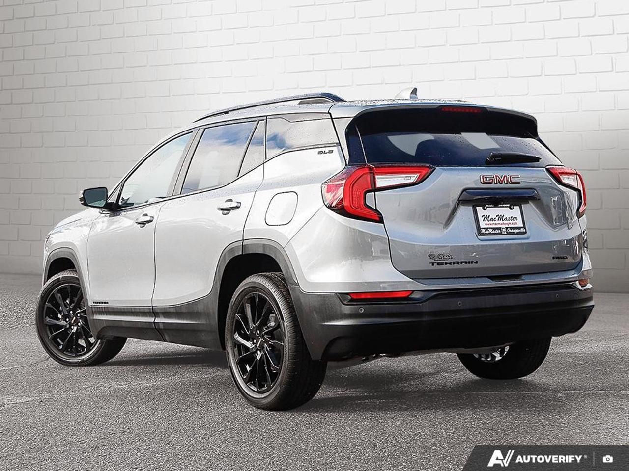 2024 GMC Terrain AWD SLE Photo2