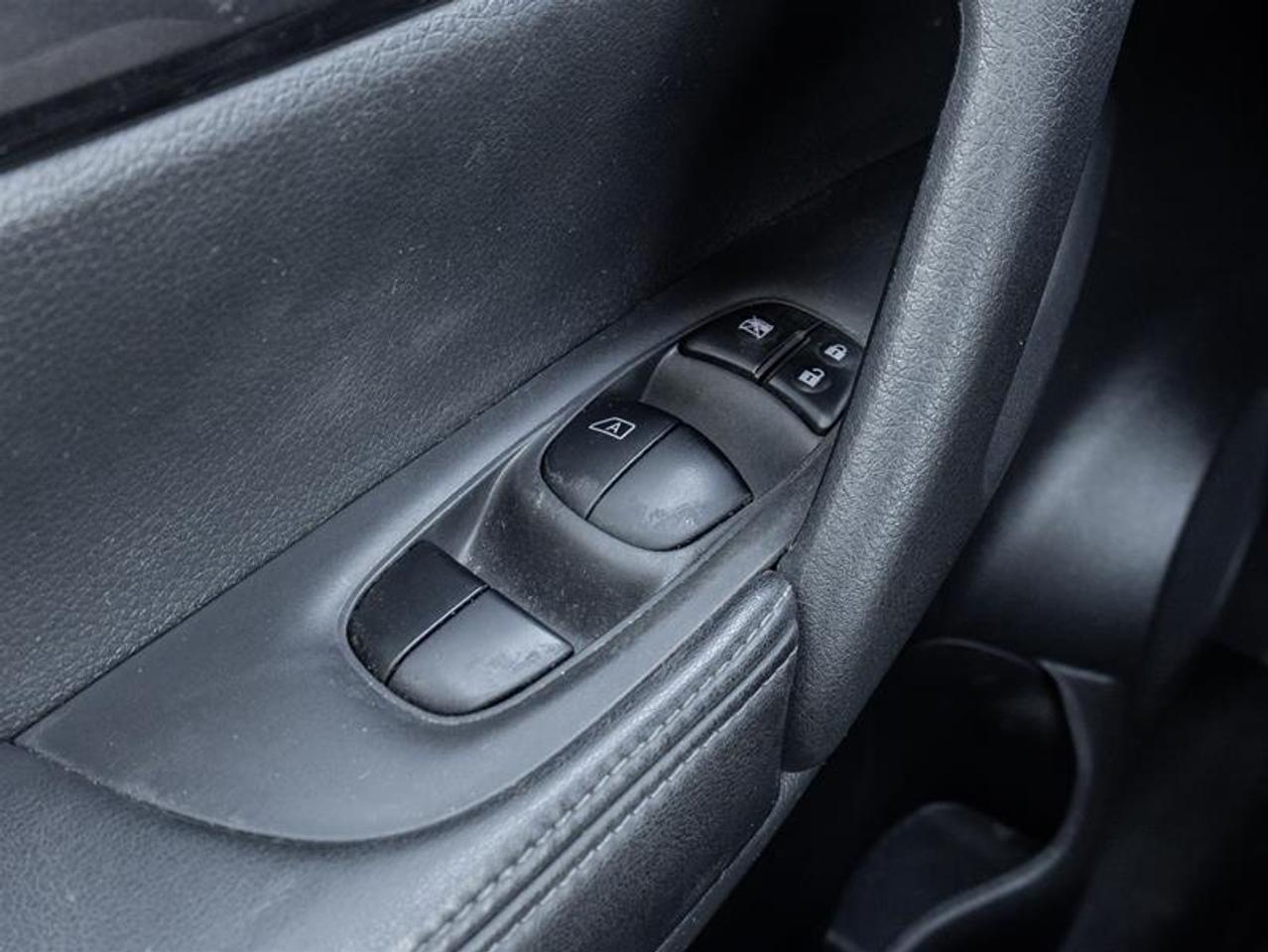 2019 Nissan Rogue S (CVT) 4dr Front-Wheel Drive Photo