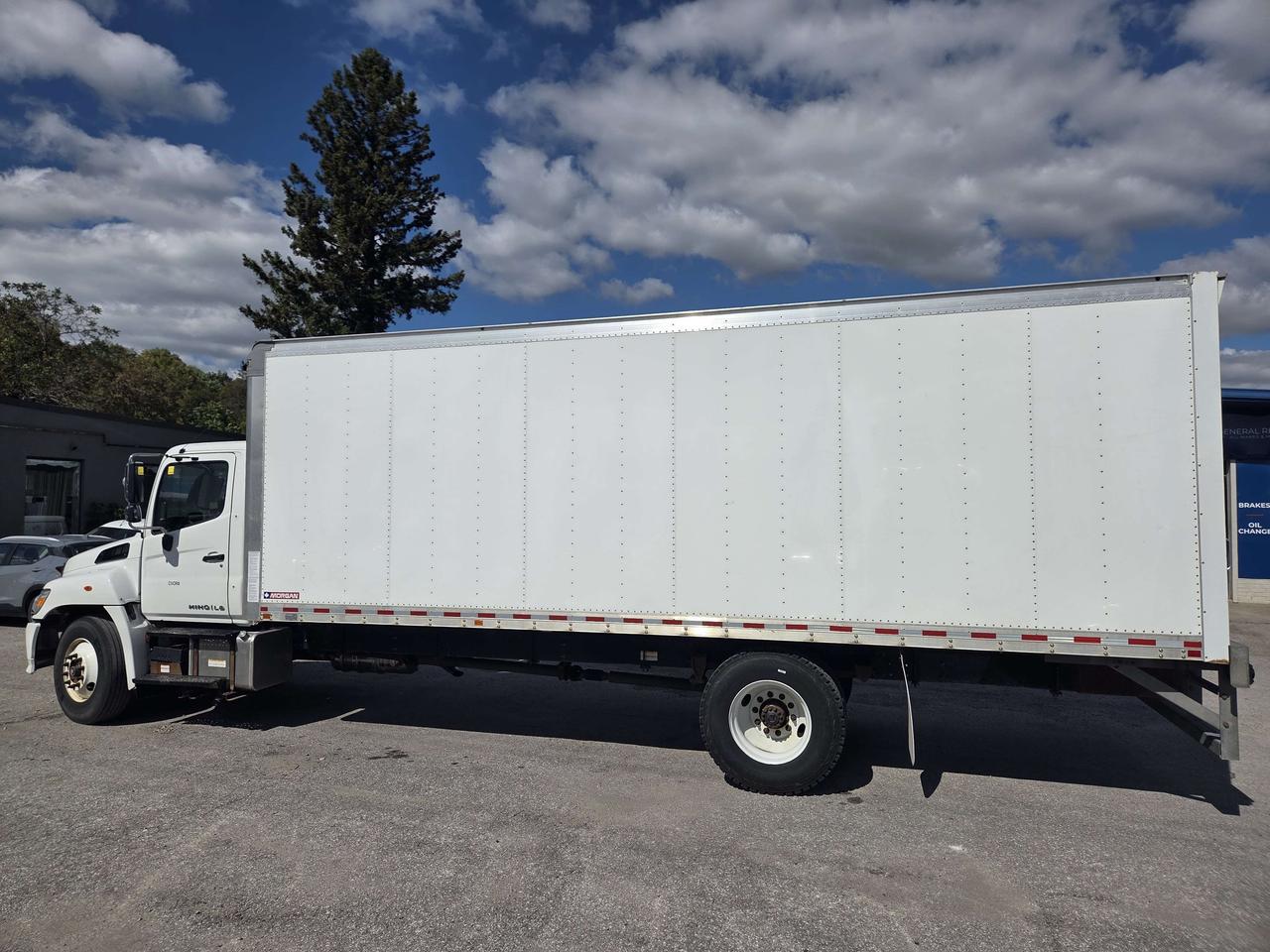 2023 Hino L6 24FT Box - Cummins Diesel - ST-T10083 Photo3