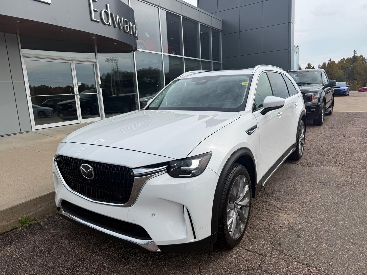 2025 Mazda CX-90 MHEV GT 4dr i-ACTIV All-Wheel Drive Sport Utility Photo4