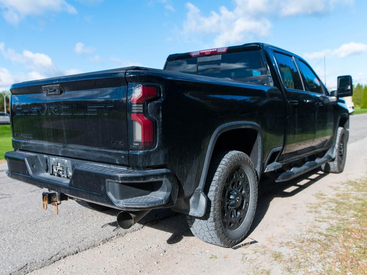 2024 Chevrolet SILVERADO 2500HD 4WD Crew Cab Standard Box LTZ Photo3