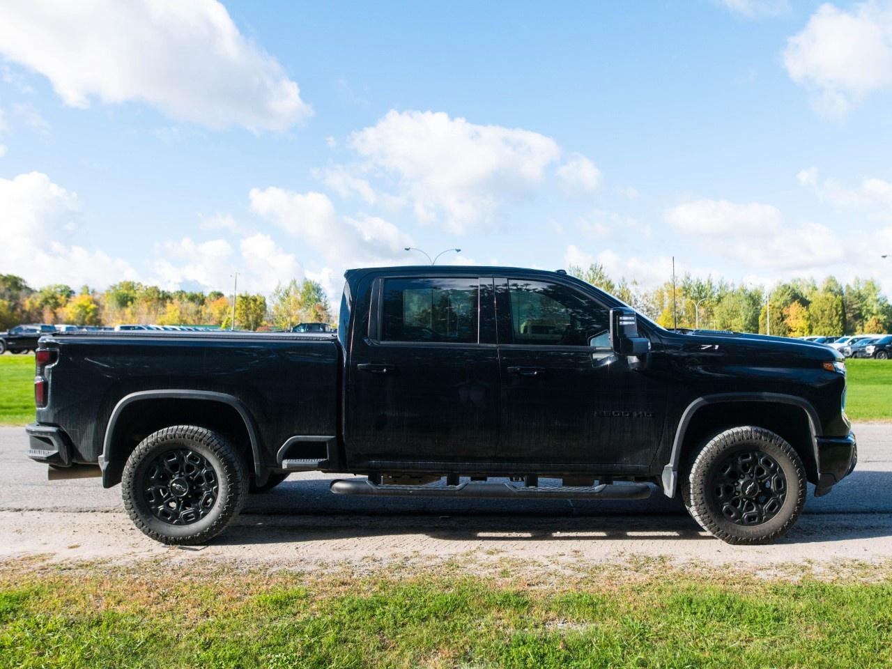 2024 Chevrolet SILVERADO 2500HD 4WD Crew Cab Standard Box LTZ Photo