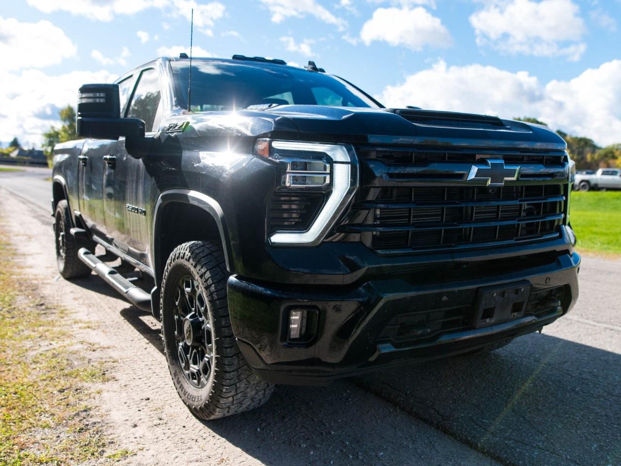 2024 Chevrolet SILVERADO 2500HD 4WD Crew Cab Standard Box LTZ Photo