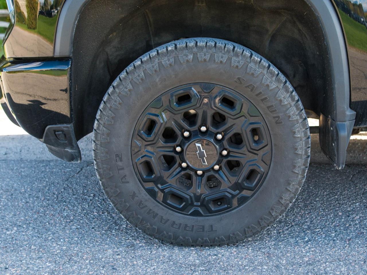 2024 Chevrolet SILVERADO 2500HD 4WD Crew Cab Standard Box LTZ Photo