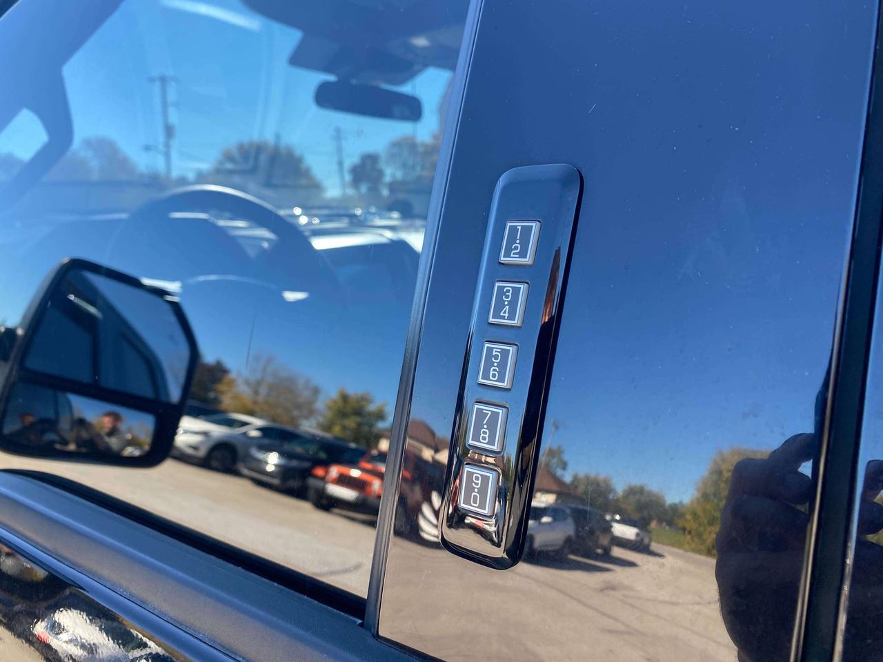 2021 Ford F-250 XLT, 6.2L, CLEAN CARFAX, 8' BOX, BACK UP CAMERA! Photo