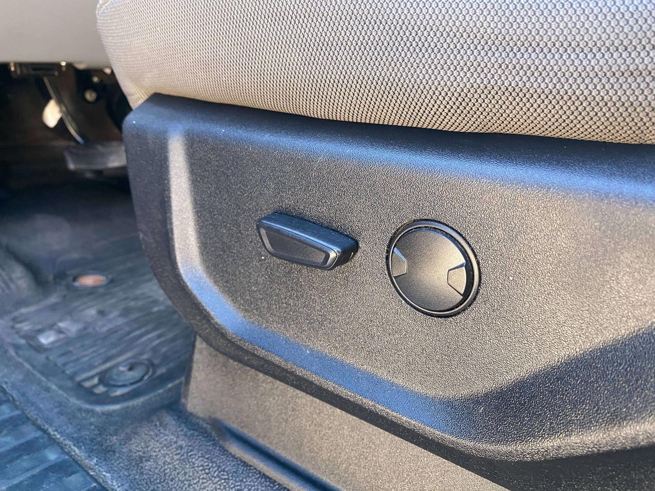 2021 Ford F-250 XLT, 6.2L, CLEAN CARFAX, 8' BOX, BACK UP CAMERA! Photo