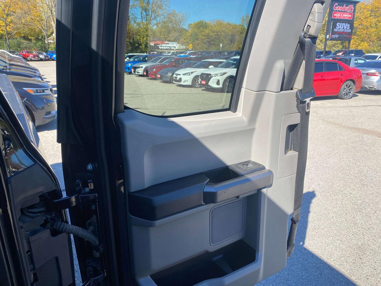 2021 Ford F-250 XLT, 6.2L, CLEAN CARFAX, 8' BOX, BACK UP CAMERA! Photo