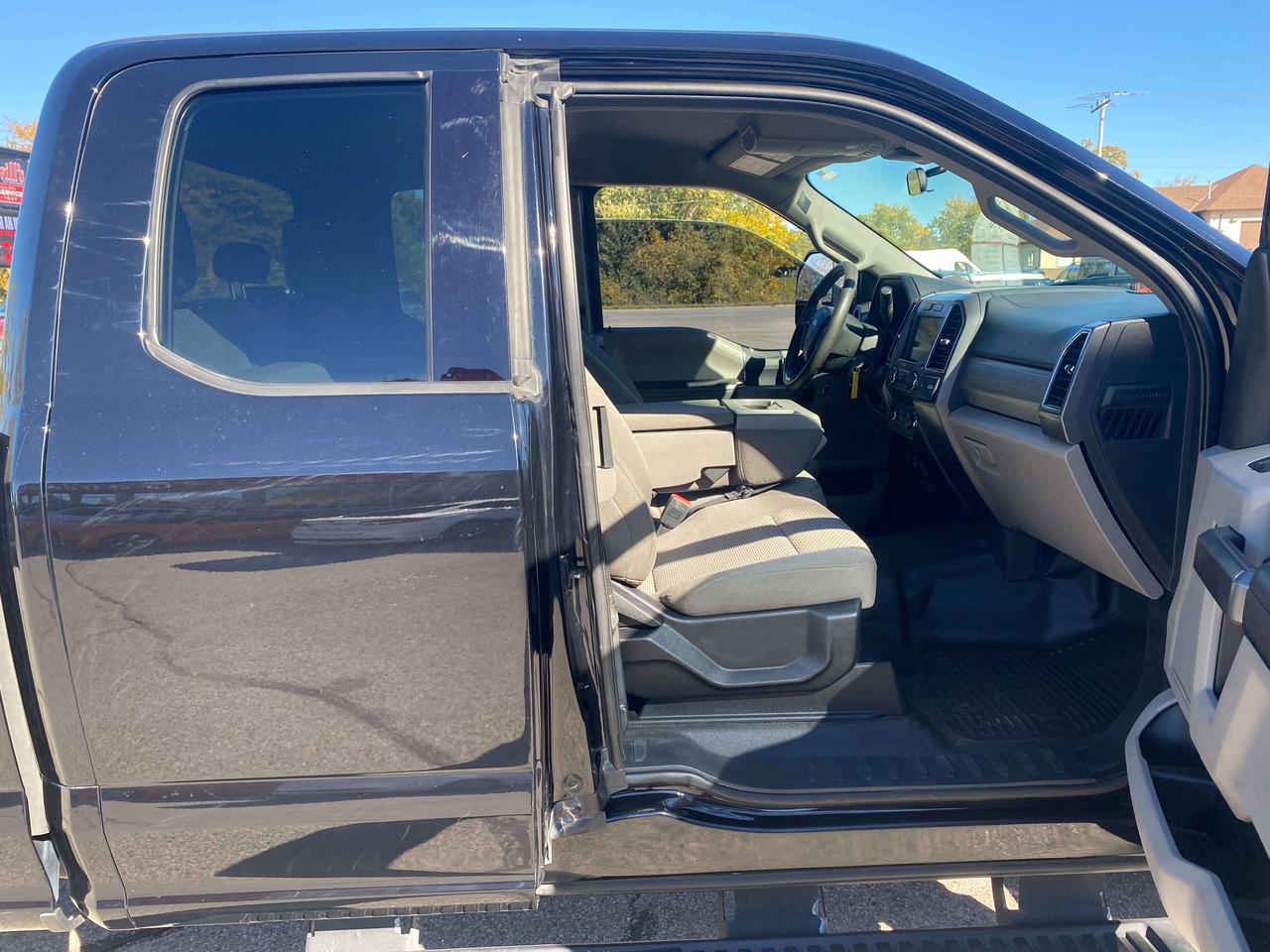 2021 Ford F-250 XLT, 6.2L, CLEAN CARFAX, 8' BOX, BACK UP CAMERA! Photo