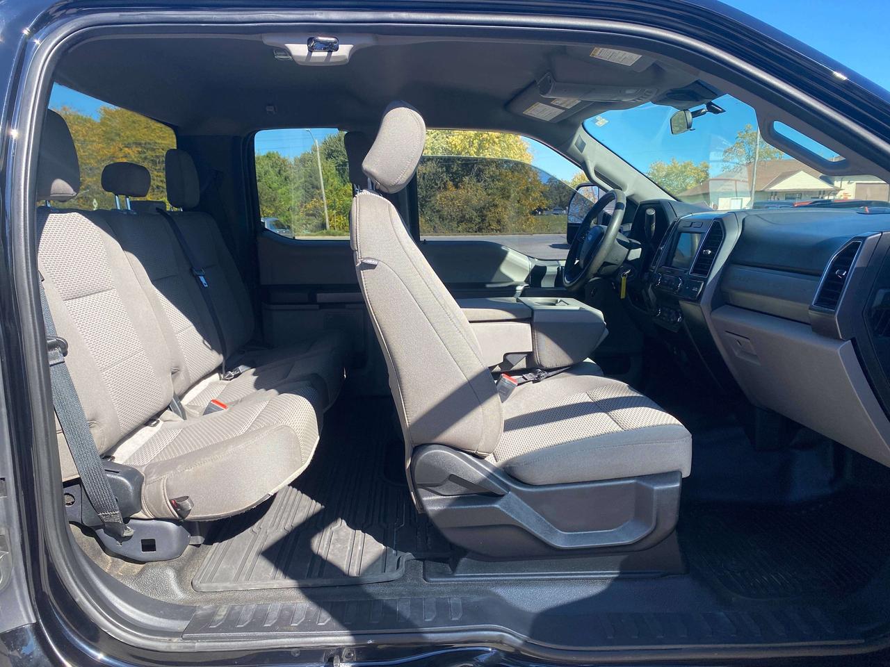 2021 Ford F-250 XLT, 6.2L, CLEAN CARFAX, 8' BOX, BACK UP CAMERA! Photo