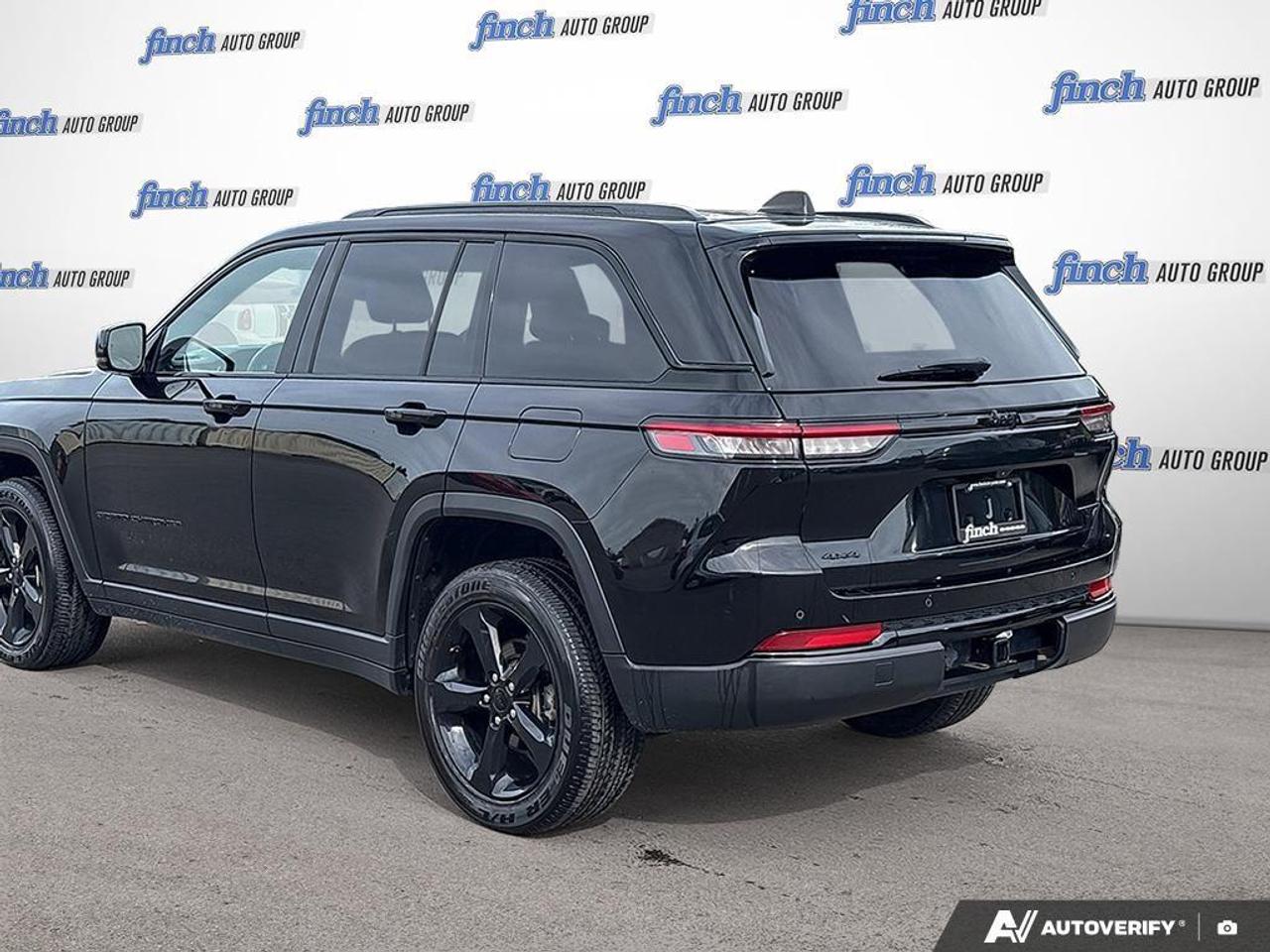 2023 Jeep Grand Cherokee Laredo 4dr 4x4 Photo