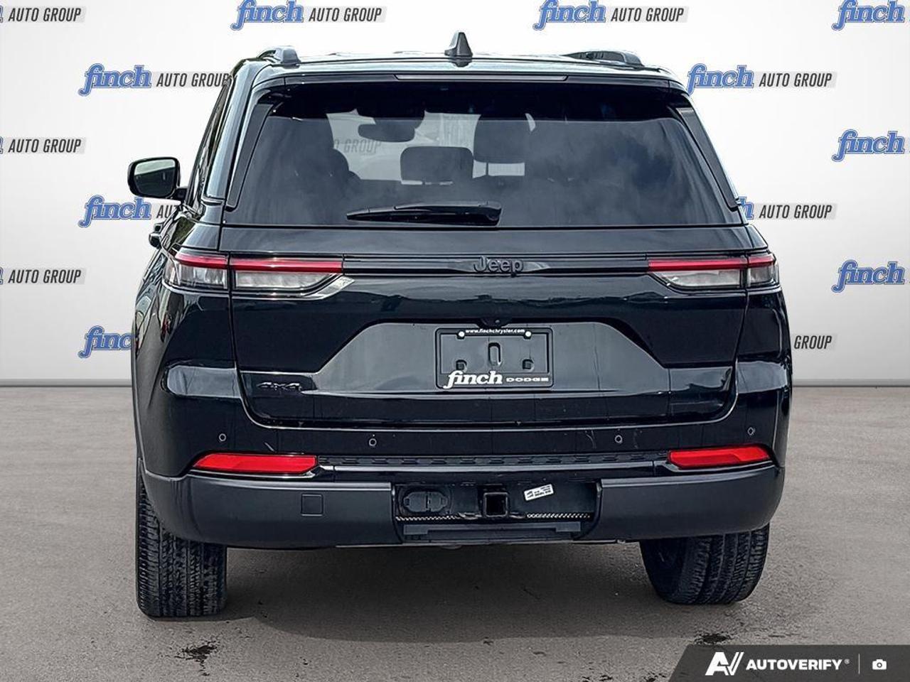 2023 Jeep Grand Cherokee Laredo 4dr 4x4 Photo4