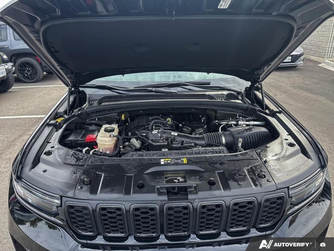 2023 Jeep Grand Cherokee Laredo 4dr 4x4 Photo