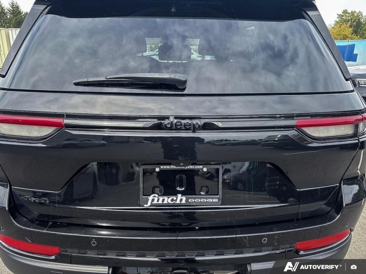 2023 Jeep Grand Cherokee Laredo 4dr 4x4 Photo