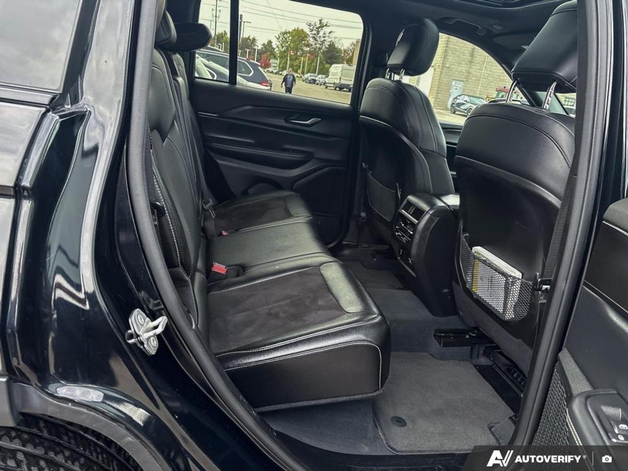 2023 Jeep Grand Cherokee Laredo 4dr 4x4 Photo